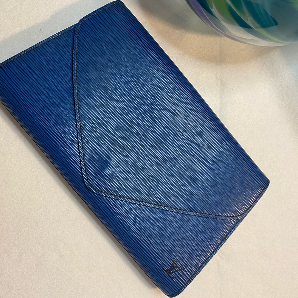 LOUIS VUITTON EPI ART DECO CLUTCH